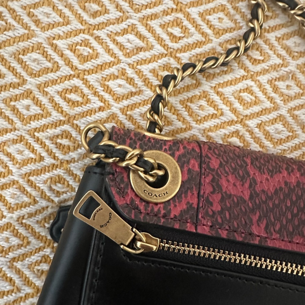 Elegant Black and Red Women's Bag - Picture 3 of 6